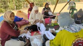 Wabup Sumenep Ajak Masyarakat Kebundadap Timur Ikut Kembangkan Potensi Daun Mangrove. (foto/ist)