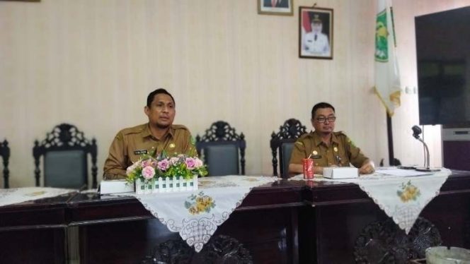 
					Kadisdik Sumenep Agus Dwi Saputra didampingi Kabid Disdik Akhmad Fairuzi