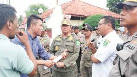 Fhoto :  Sudarsono selaku korlap Aksi saat  Orasi