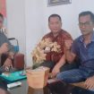 Fhoto : kanan Sudarsono Selaku Koordinator Sumenep Forum beserta Team