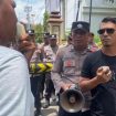 Foto : Dear Jatim korda Sumenep Saat Melakukan Aksi Demo didepan Mapolres Sumenep