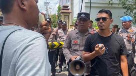 Foto : Dear Jatim korda Sumenep Saat Melakukan Aksi Demo didepan Mapolres Sumenep