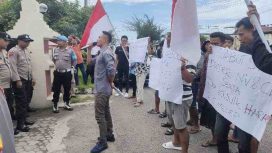 Fhoto : Sudarsono Selaku koordinator Sumenep Forum Saat Melakukan Aksi Demo 