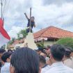 Fhoto : Sumenep Forum Saat Melakukan Aksi Demo jilid ke-2 Berujung Penyegelan Kantor Dinas Kesehatan Sumenep 
