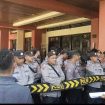 Foto : Para aktivis serta mahasiswa yang tergabung dalam Sumenep Forum Dalam melakukan Aksi Demo jilid II didepan Kantor Pemkab Sumenep