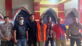 Tim gabungan Intel-Pidum Kejari Sumenep saat melakukan penangkapan DPO Sanrawi 