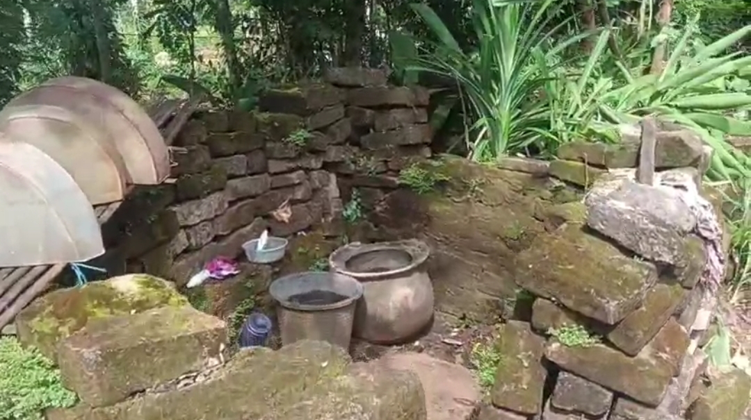 Foto : Foto Tempat Mandi Pak Sadimin Dan Ibu Hanna warga Desa Juluk kecamatan Saronggi kabupaten Sumenep