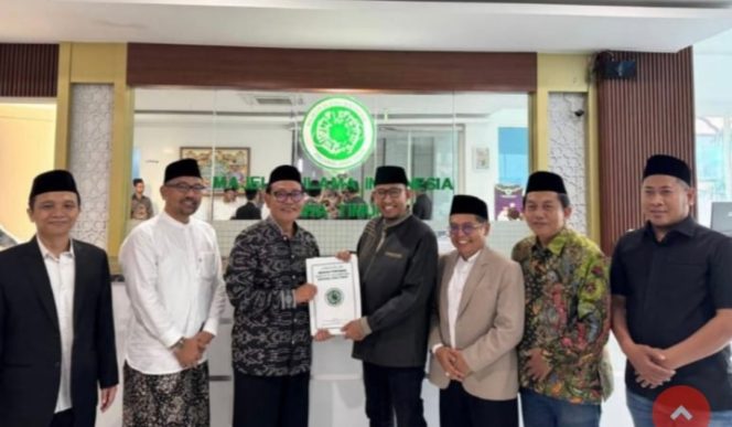 
					Ketua MUI Jatim Apresiasi Bupati Sumenep Atas Kesediaan Sebagai Salah Satu Jajaran Dewan Pimpinan MUI Jatim