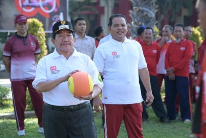 
					Foto : Wakil Bupati Sumenep KH.Imam Hasyim Dalam membuka kegiatan HUT ke-80 RI di Halaman Depan Kantor