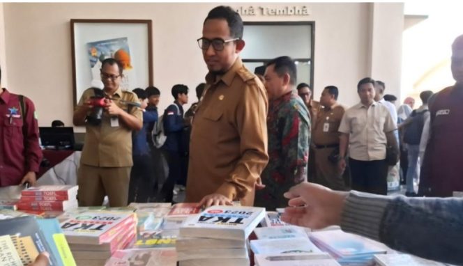 
					Foto : Bupati Sumenep Dr.H.Achmad Fauzi wongsojudo, S.H.,M.H Hadiri Festival Literasi di Kampus Uniba Madura 