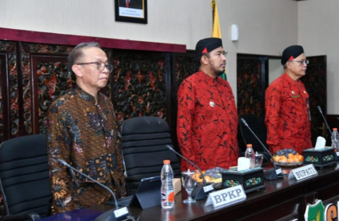 
					Bupati Sumenep Dukung Penuh Pemerintah Desa Dalam Mewujudkan Tata Kelola Dana Tepat sasaran Dan Transparan 