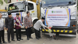 Foto : Wakil Bupati Sumenep Saat Pelepasan Pengiriman Perdana RDF, Hasil Pengolahan Sampah Kabupaten Sumenep