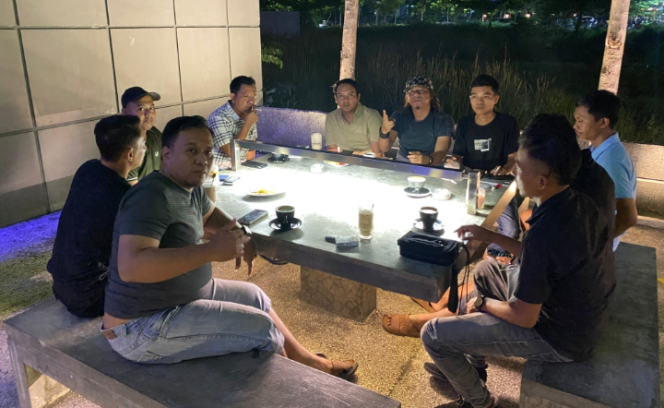 
					Foto ; Ahmadi Neja Sambut Hangat JSI Sumenep Di Salah Satu Cafe Surabaya