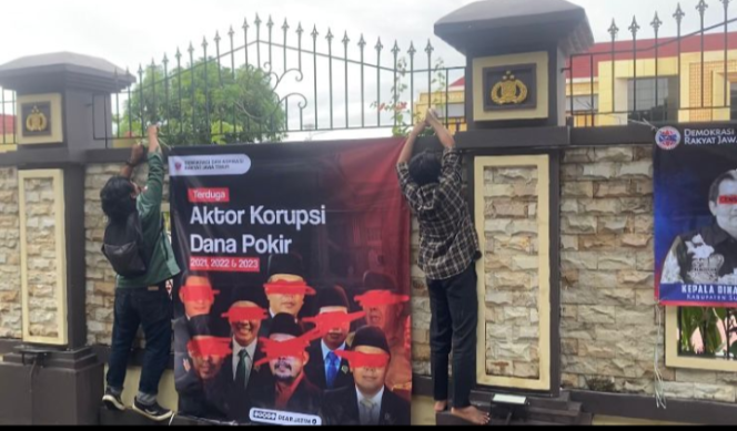 
					Aksi Bisu Dear Jatim Soroti Maraknya Korupsi di Sumenep, Desak Polres Segera Atensi Laporan