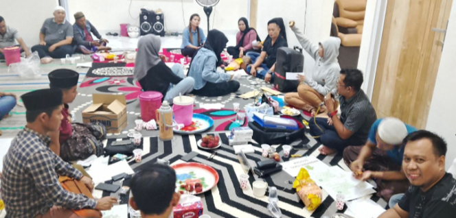 
					Foto : Pamdas Sumenep Gelar Rapat Akbar Pembentukan Panitia Santunan Anak Yatim 2026 di Kediaman Bapak Buchari Pabian Sumenep Madura 