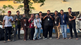 Foto : Novan Dhuro dan Tim Saat Menggelar Bagi-bagi takjil di jln.Trunojoyo  Desa kolor kecamatan kota Sumenep 