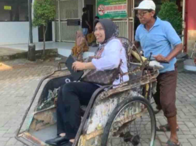 
					Foto : dr.Erliyati.M.,Kes., Direktur utama RSUD dr.H.Moh.Anwar Sumenep 