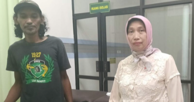 
					Foto : dr.Erliyati Direktur RSUD dr.H.Moh.Anwar Sumenep Saat Pantau Langsung ke Sejumlah Tempat Perawatan Pasien 