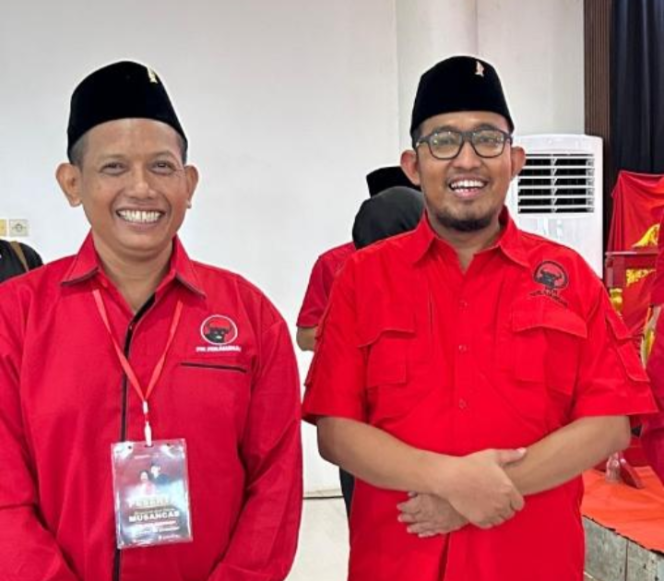 
					Foto : Budi Jhon Ketua PAC Batuan PDI Perjuangan Sumenep Disampingi Ketua DPC PDI Perjuangan Sumenep Dr.H.Achmad Fauzi Wongsojudo, S.H.,M.H