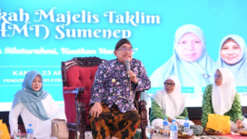 Foto : Wakil Bupati Sumenep, KH.Inam Hasyim, S.H.,M.H dalam Sambutannya di Harakah Majelis Taklim di Pendopo Agung Keraton Sumenep