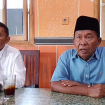 Foto : Aba Yanto mantan Kades Batu Kerbuy Pasean Pamekasan Madura, Didampingi H.Mohammad Siddik, S.H.,M.H