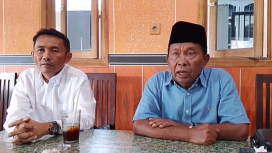 Foto : Aba Yanto mantan Kades Batu Kerbuy Pasean Pamekasan Madura, Didampingi H.Mohammad Siddik, S.H.,M.H