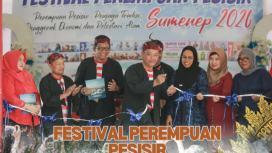 Foto : Kegiatan Festival Perempuan Pesisir  di Pantai Slopeng Sumenep Madura Jawa Timur 