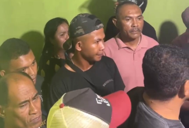 
					Foto: Tindakan Kekerasan Oknum Brimob Terhadap Warga Sipil di Desa Alor Besar NTT