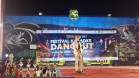 Foto : Faruq Hanafi, S.Sos., M.,Si.Kepala Disbudporapar Sumenep Dalam Sambutannya Di Acara Malam Penutupan Festival Karaoke Dangdut Bupati Cup Sumenep 

