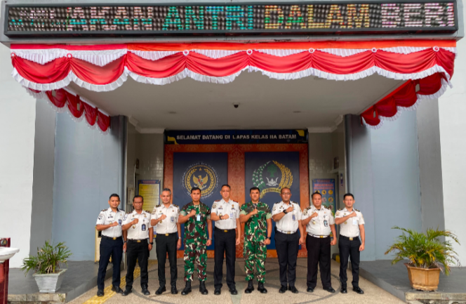 
					Foto : Danlanud Hang Nadim Batam Beserta Jajaran Kunjungi Lapas Kelas IIA Batam