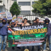 Foto : Aliansi Mahasiswa dan Pemuda Untuk Demokrasi ( AMPD )  Saat Melakukan Aksi Turun Jalan Didepan Kemenag RI 