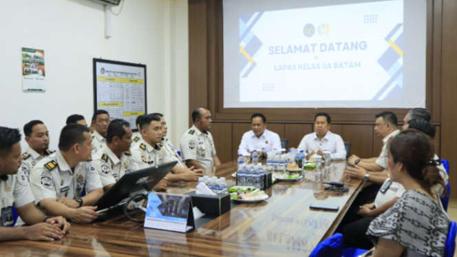 
					Deputi Imigrasi dan Pemasyarakatan Kemenko Kumham Imipas Kunjungi Lapas Batam, Bahas Overstaying dan KUHP Baru
