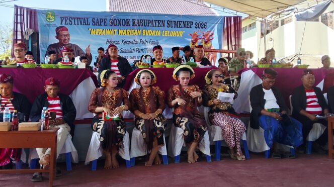 
					Foto : Kepala Disbudporapar Sumenep Faruq Hanafi Hadir di Tengah-tengah Festival Sapi Sonok di Stadion A.Yani Panglegur Sumenep 