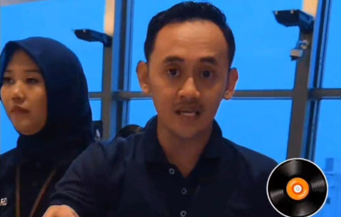 
					Foto : Delay 7,5 Jam Super Air Jet di Bandara Dhoho Kediri Berujung Polemik: Penumpang Rekam Kondisi Justru Dituduh Provokator
