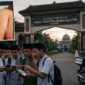 Foto : Foto ilustrasi puluhan generasi muda melihat video tak senonoh Ning Putri Kyai Ponpes besar di Kota Kediri dengan santri sopir tayang di situs dewasa